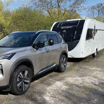 Automobil s přívěsem